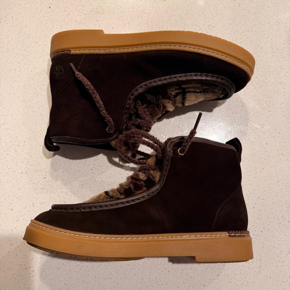 Cole Haan Suede Faux Fur Lace Up Ankle Chukka Boot Dark Brown Gum Sole Sz 8.5 - Picture 3 of 7